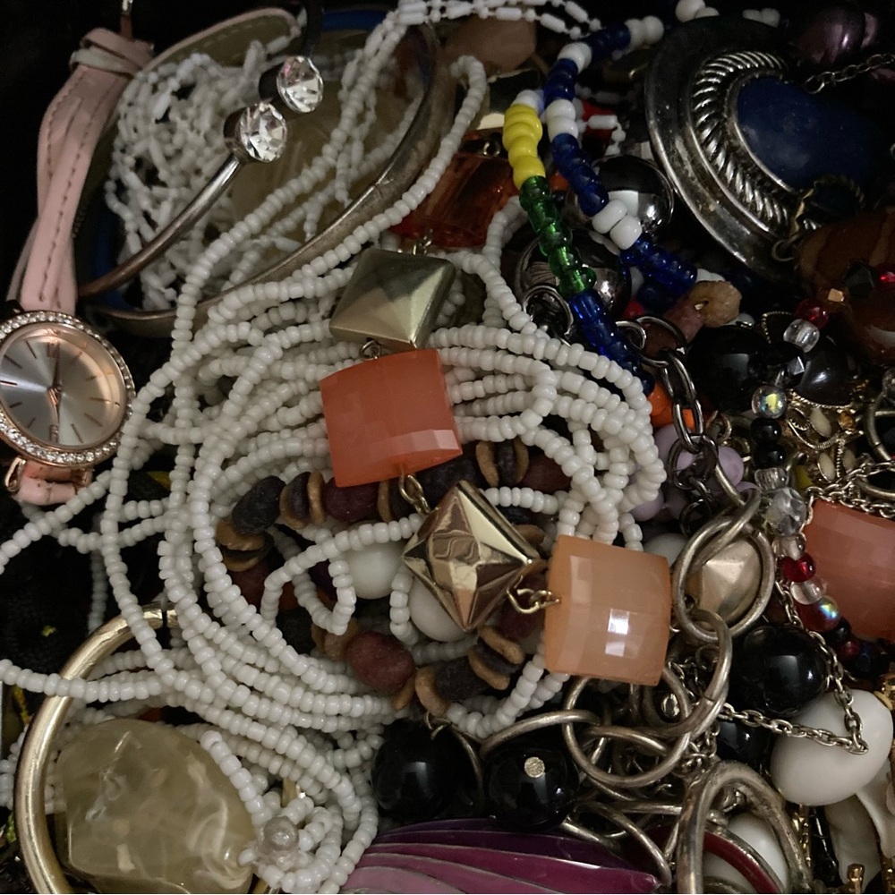 Mystery 3 lb + Fun crafters junk jewelry accessories parts Lot Vintage Modern - Picture 3 of 8